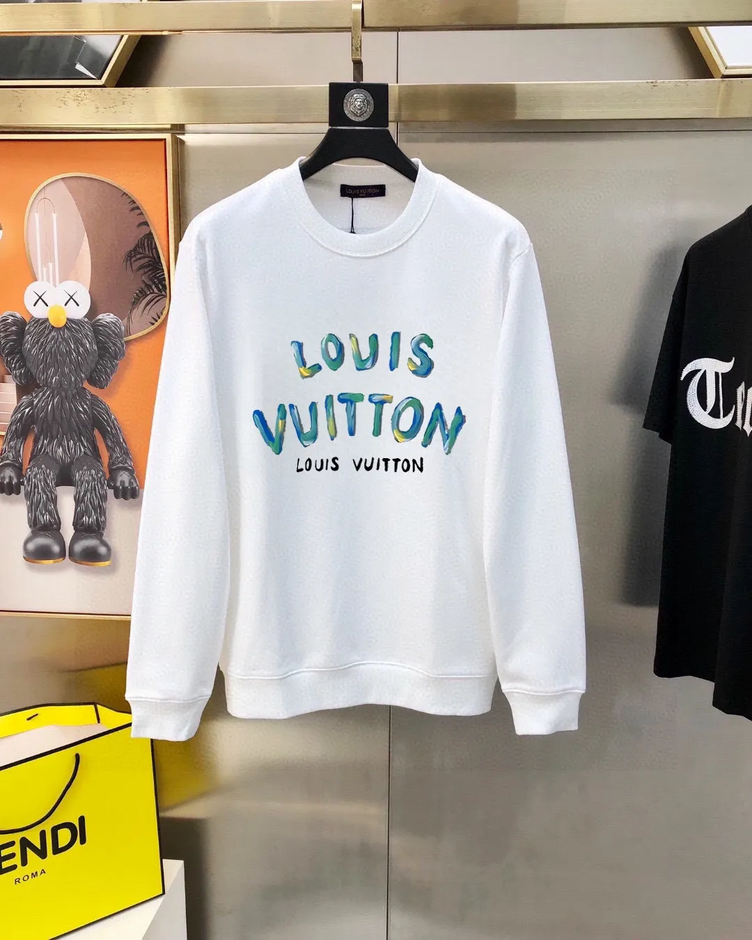 🅿️220 brand [LV Louis Vuitton] (good news for fat people) 2025ss autumn latest long-sleeved round-neck sweatshirt, on sale simultaneously on the official website. Refreshing and breathable. Made of top Tencel Roman. Comfortable and soft. 3D three-dimensional clarity. Super fashion sense. Great for gifting and keeping for yourself. Size: M-5XL (can wear up to 220 pounds)